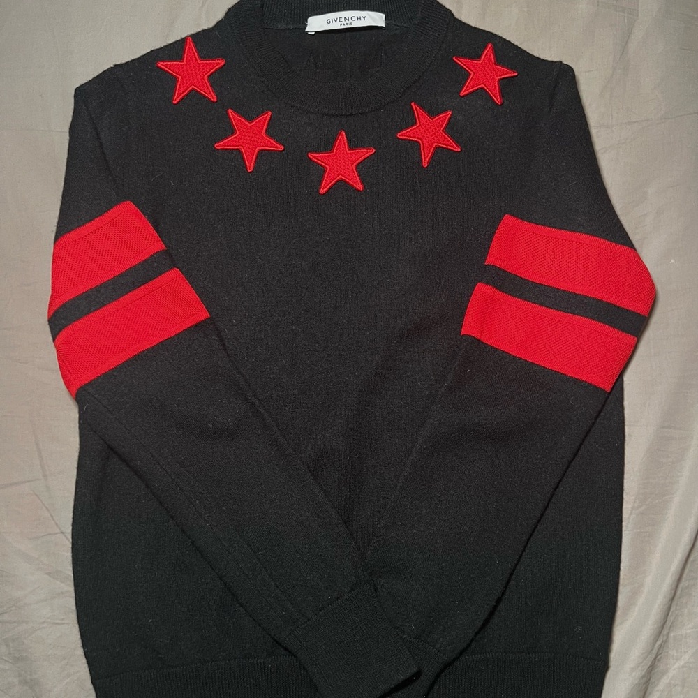 Givenchy Red star Sweater - Women’s size M